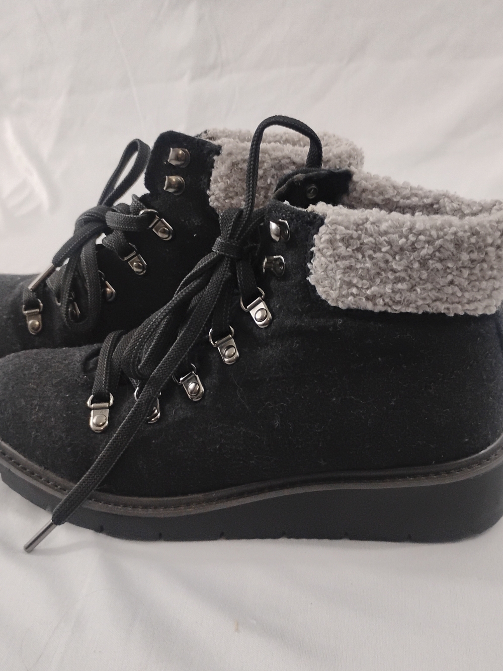 Dr. Scholl's Women's Charcoal Gray Suede Lace-Up Sherpa Ankle Boots Size 6 - Picture 3 of 7